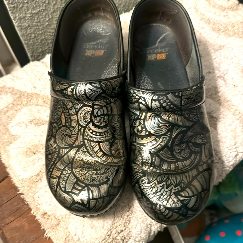Dansko Clogs Size 40. Used, No Scratches Or Scuff… - image 1